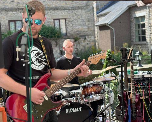 Live photo 11 from gig 2