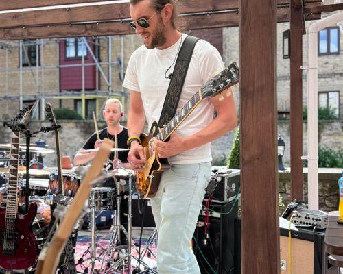 Live photo 8 from gig 2